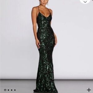 Taisia Formal Sequin Scroll
Dress